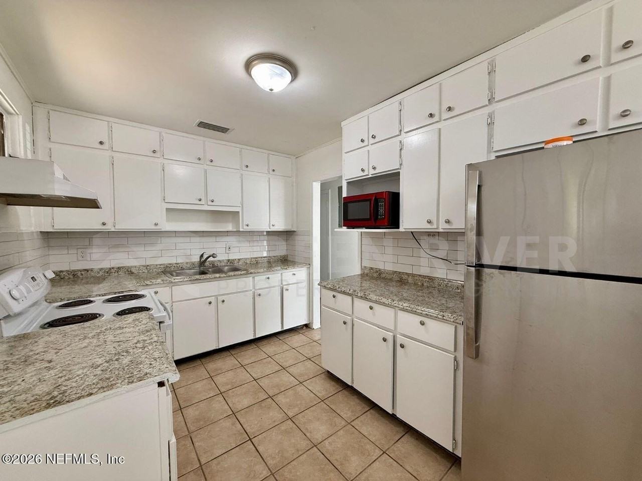 4623 Suffolk Ave - Photo 7 of 31