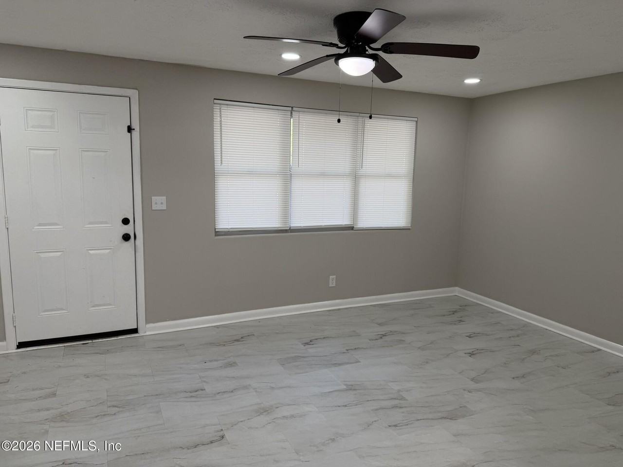 85064 Radio Ave - Photo 4 of 27