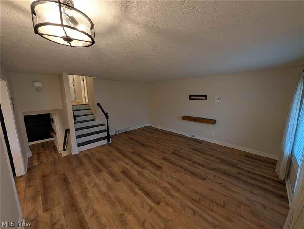 8645 Courtland Dr - Photo 2 of 16