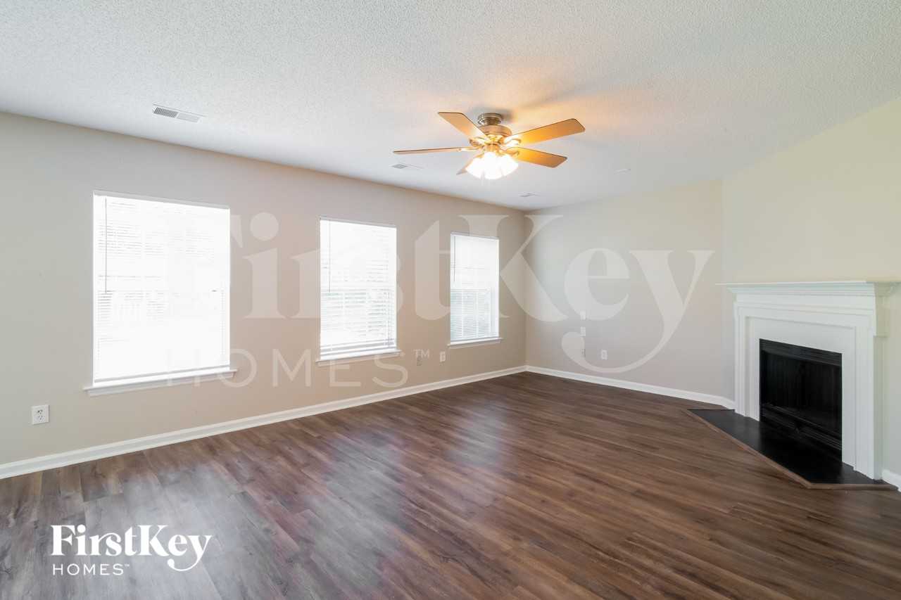 528 Beverly Dr - Photo 3 of 15