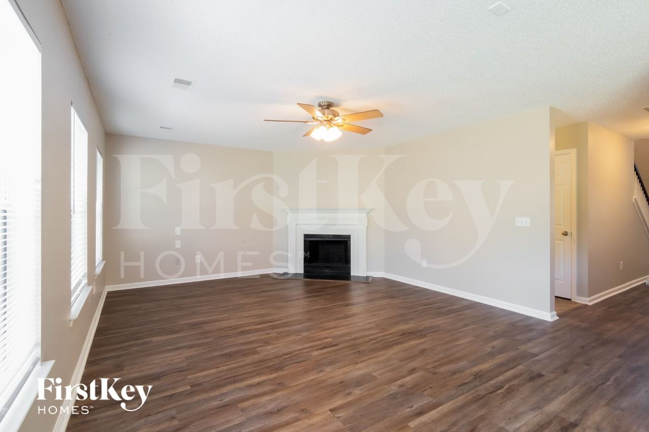 528 Beverly Dr - Photo 4 of 15