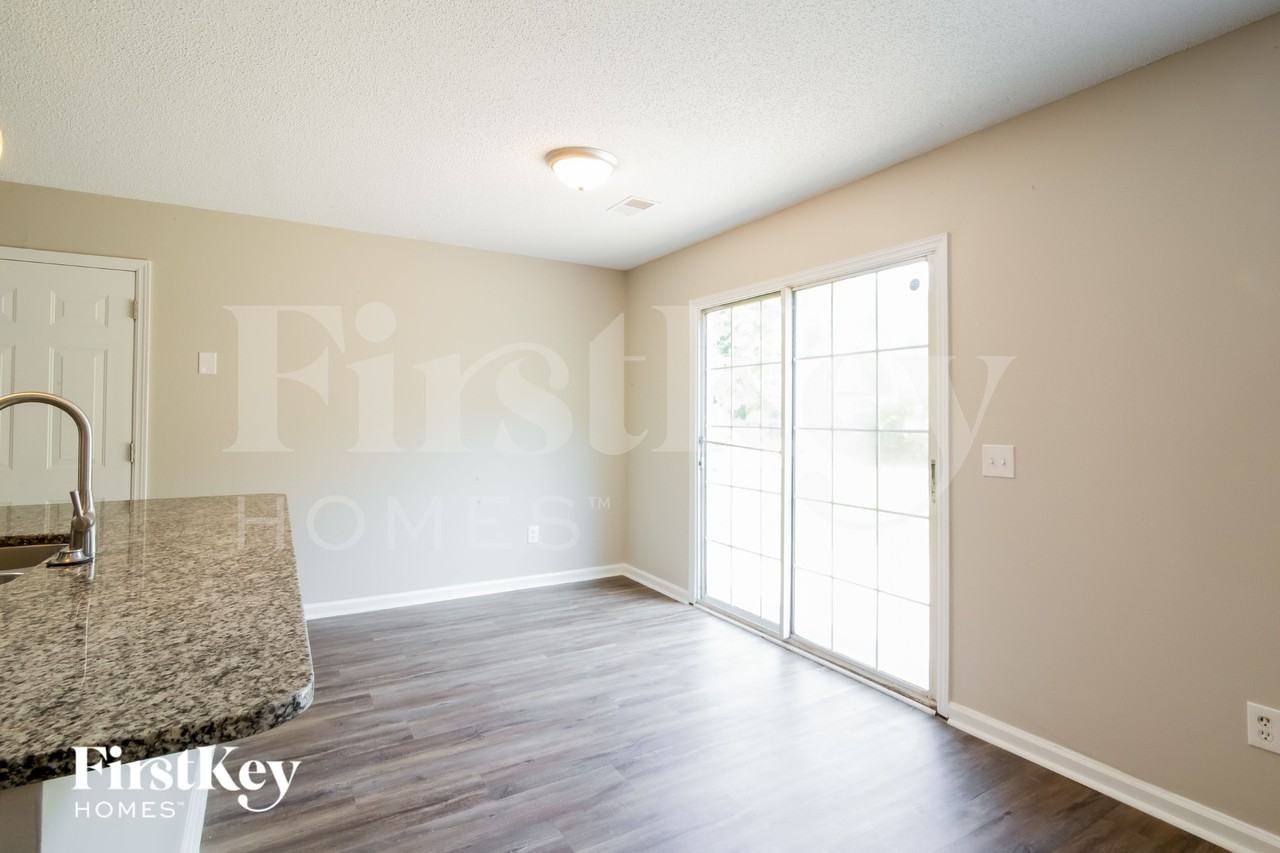 528 Beverly Dr - Photo 5 of 15