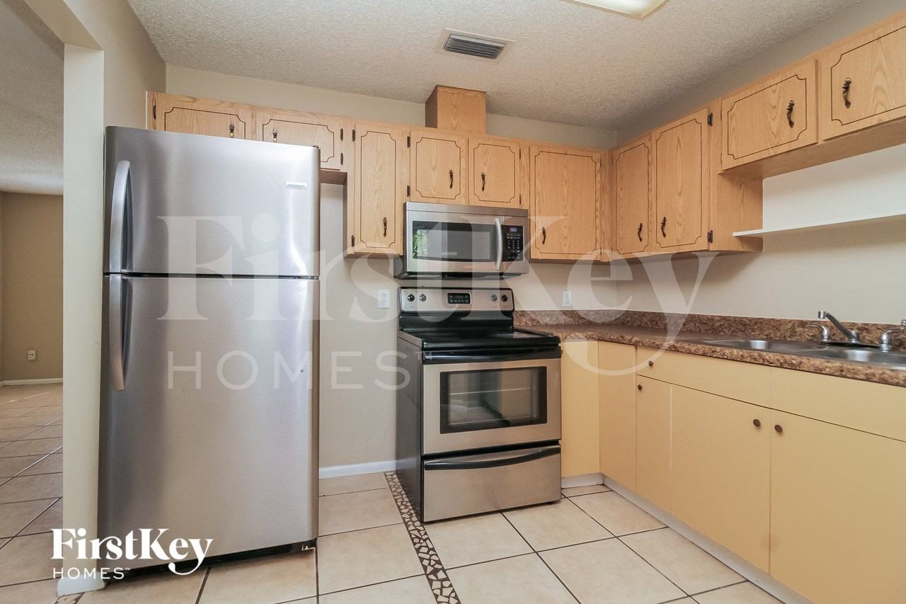 516 Gaspar Ave - Photo 5 of 15