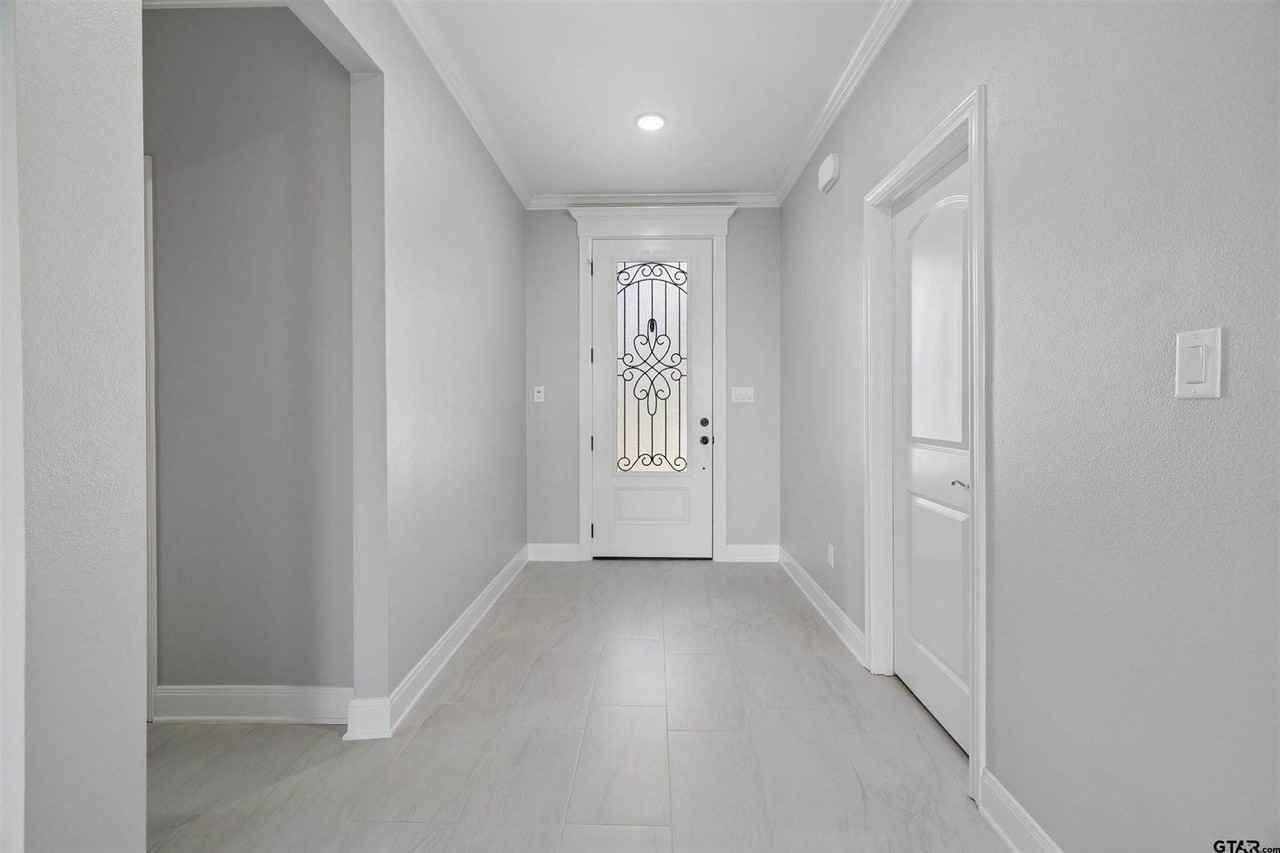 629 3rd St - Photo 7 of 18