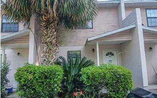 featured image of 996 Se Putnam St