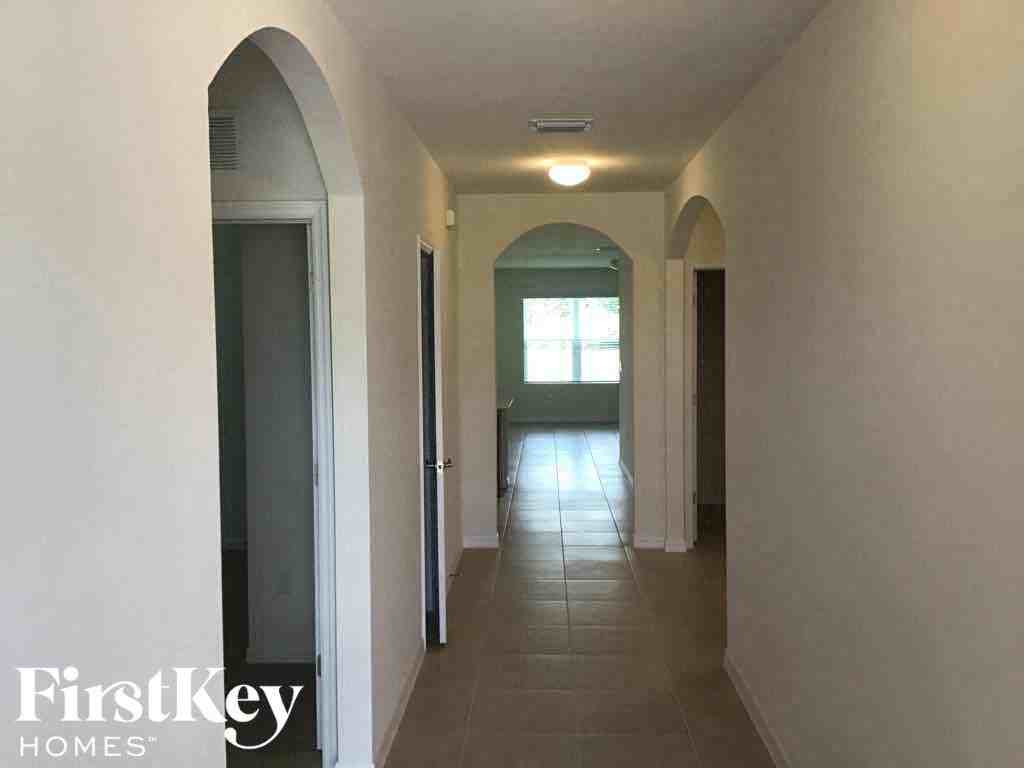 411 Se 24th St - Photo 2 of 19