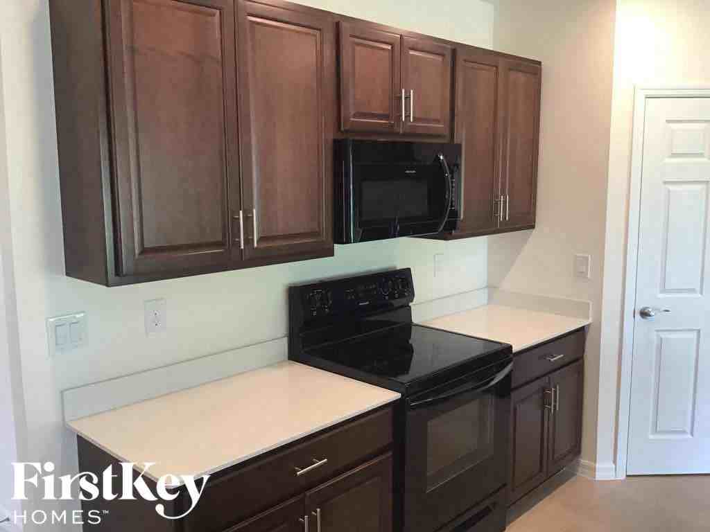 411 Se 24th St - Photo 6 of 19