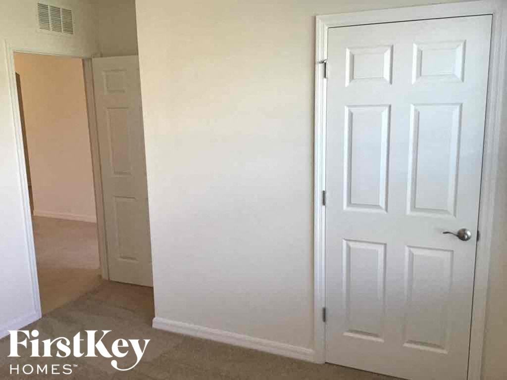 411 Se 24th St - Photo 7 of 19