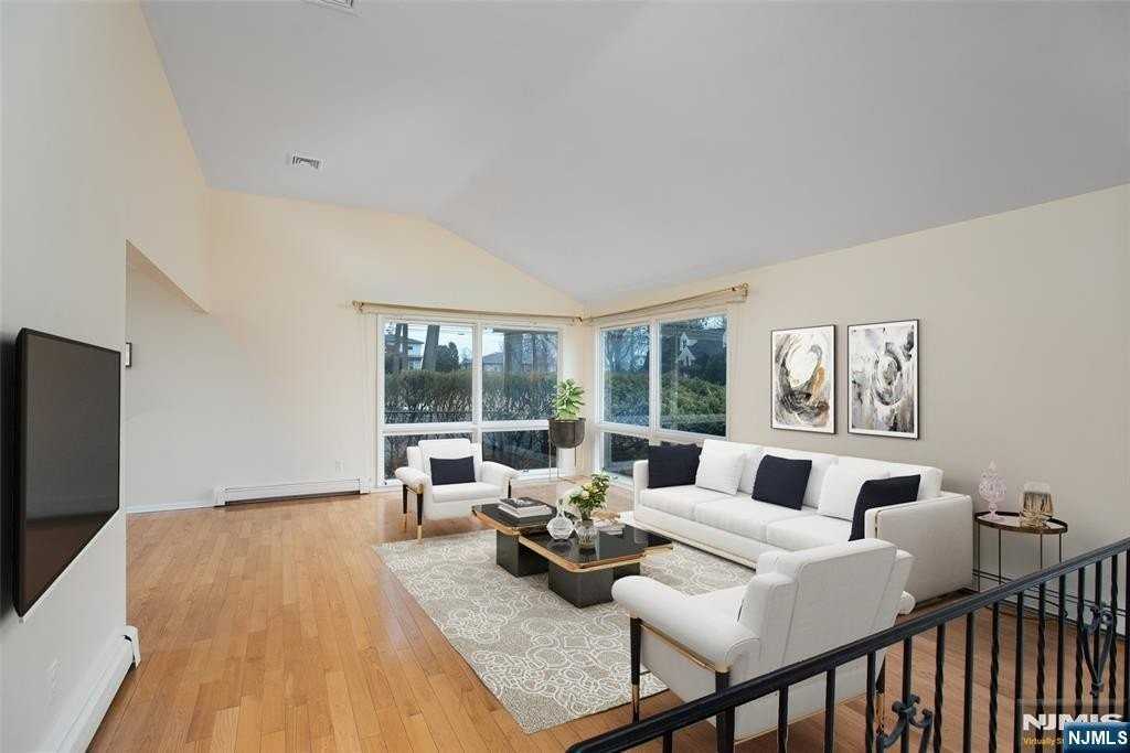 97 Heights Rd - Photo 2 of 13