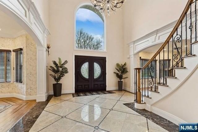 324 Lake St - Photo 4 of 44