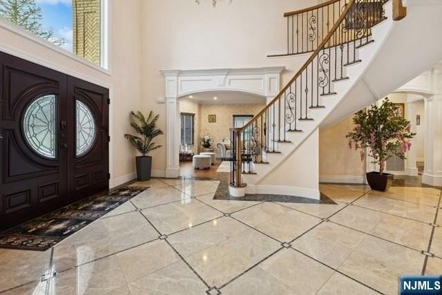 324 Lake St - Photo 5 of 44