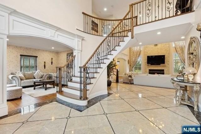 324 Lake St - Photo 6 of 44