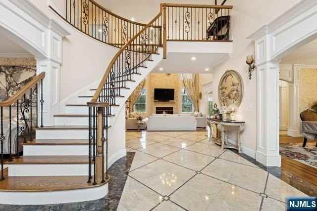 324 Lake St - Photo 7 of 44