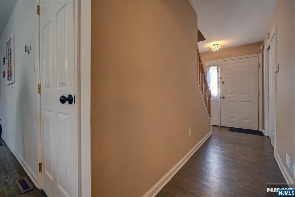 31 Ashwood Ave - Photo 3 of 29