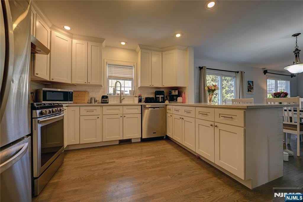 31 Ashwood Ave - Photo 4 of 29