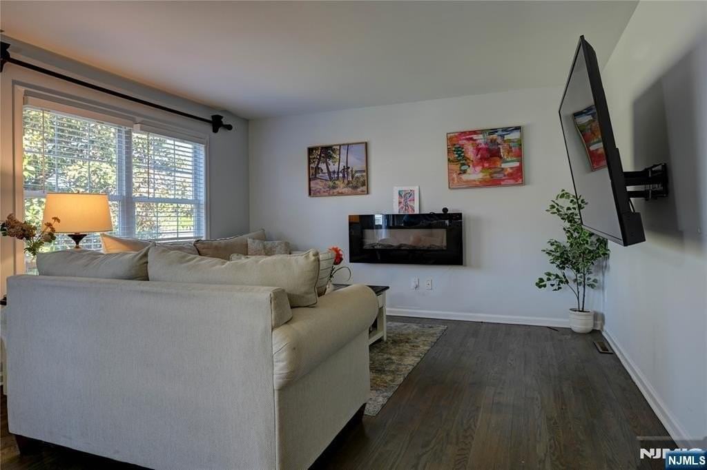 31 Ashwood Ave - Photo 7 of 29