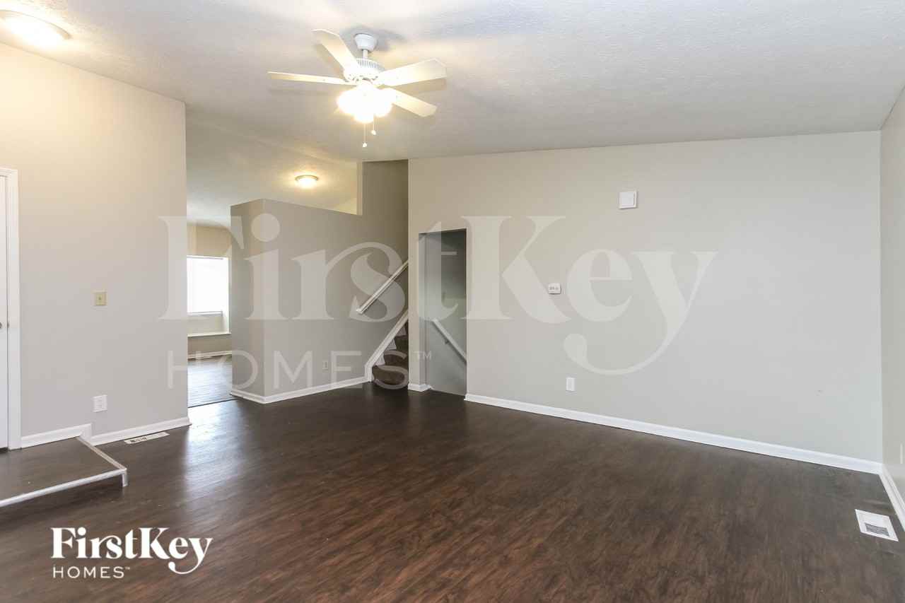 3912 Truro Ct - Photo 3 of 19
