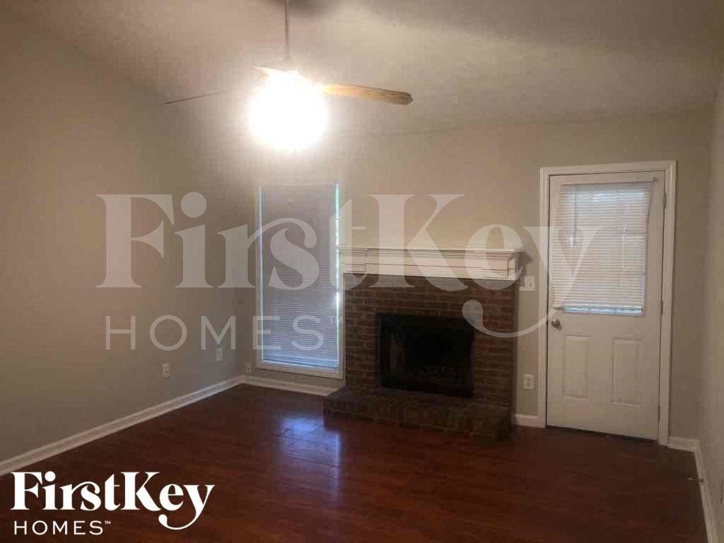 319 Hills Point Rd - Photo 3 of 17