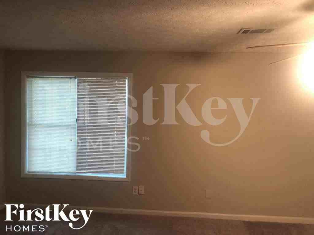 319 Hills Point Rd - Photo 4 of 17