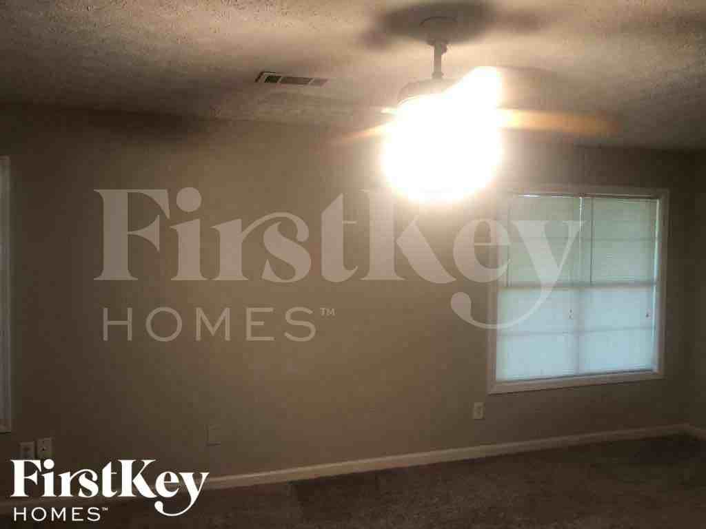 319 Hills Point Rd - Photo 5 of 17