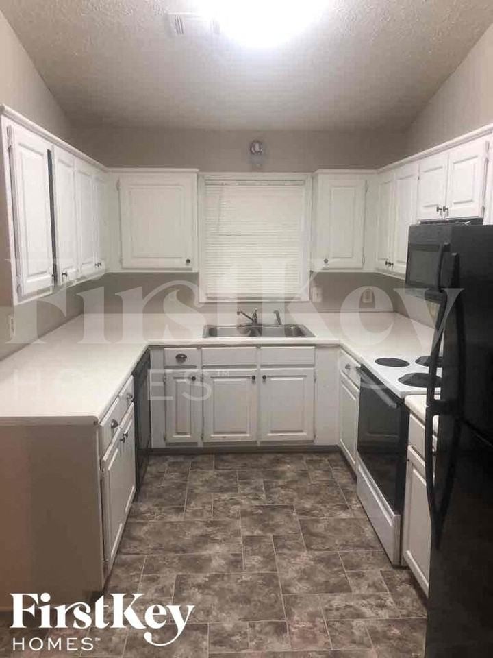 319 Hills Point Rd - Photo 6 of 17