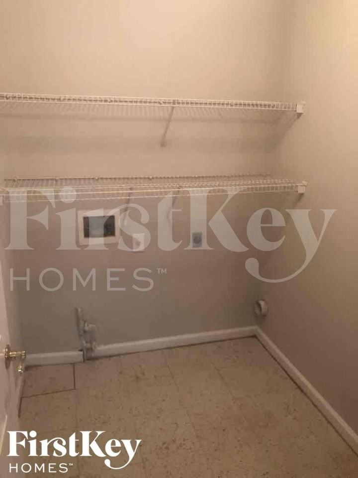 319 Hills Point Rd - Photo 7 of 17