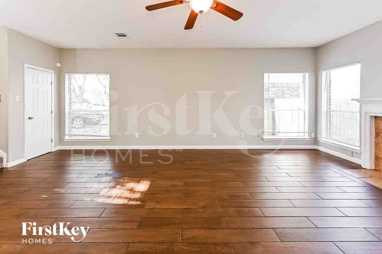 3117 Bay Creek Dr - Photo 3 of 15