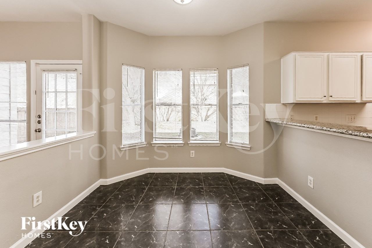 3117 Bay Creek Dr - Photo 5 of 15