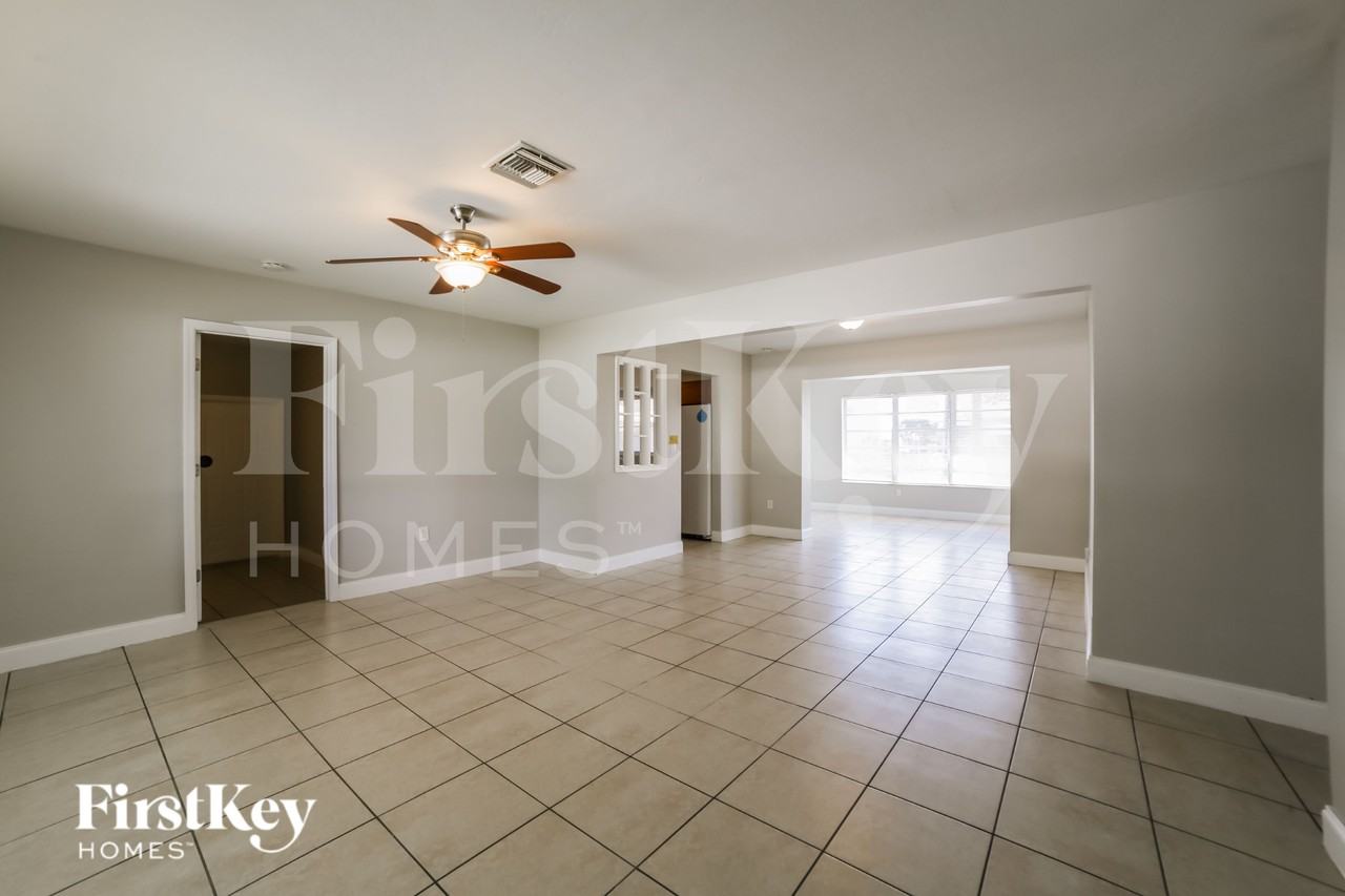 2807 Utopia Dr - Photo 2 of 16