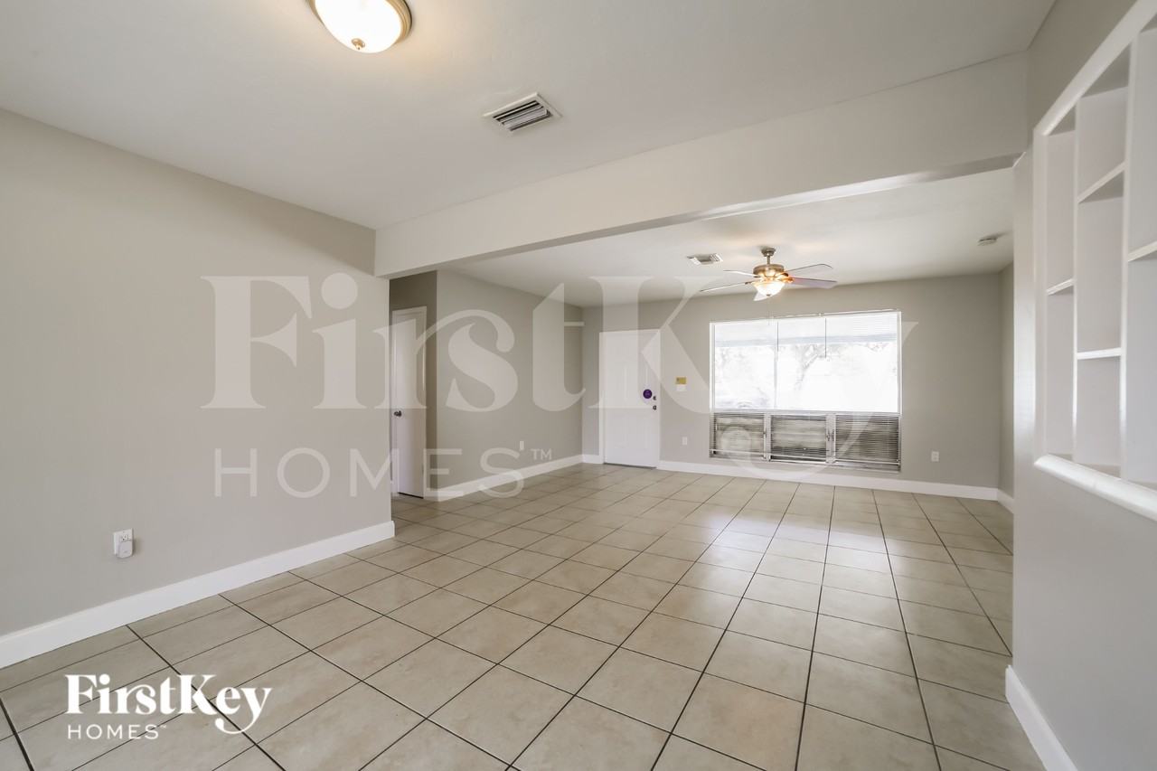 2807 Utopia Dr - Photo 3 of 16