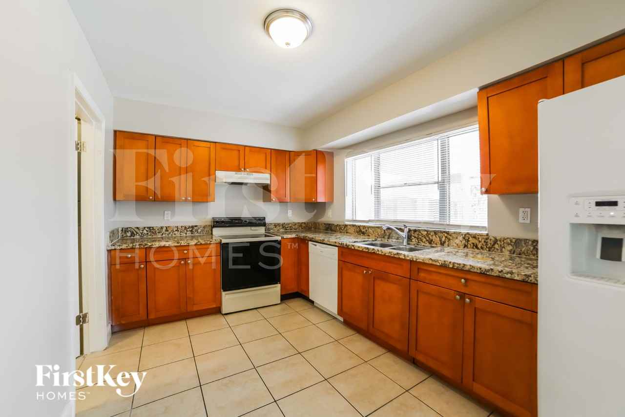 2807 Utopia Dr - Photo 4 of 16