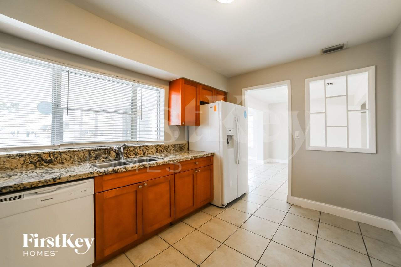 2807 Utopia Dr - Photo 5 of 16