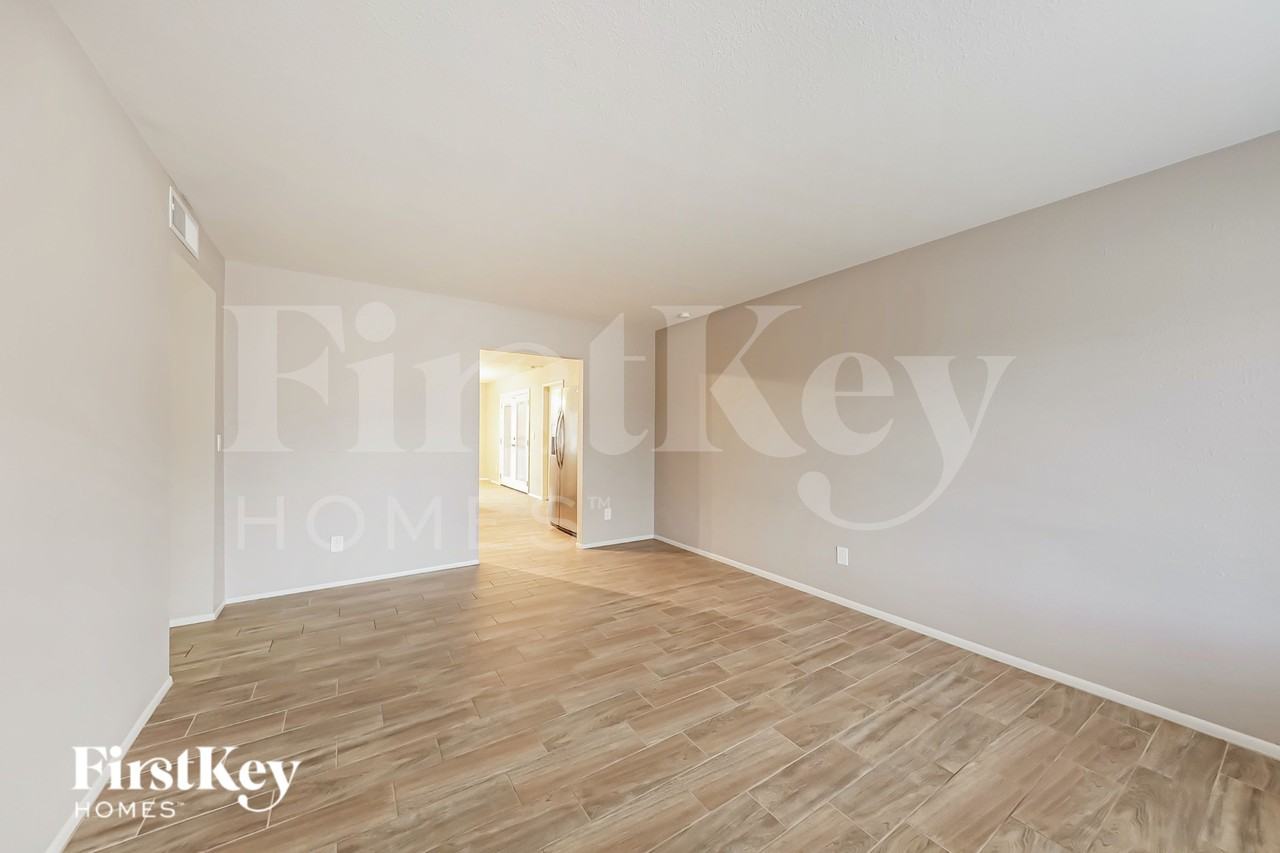 2719 E Charleston Ave - Photo 3 of 15