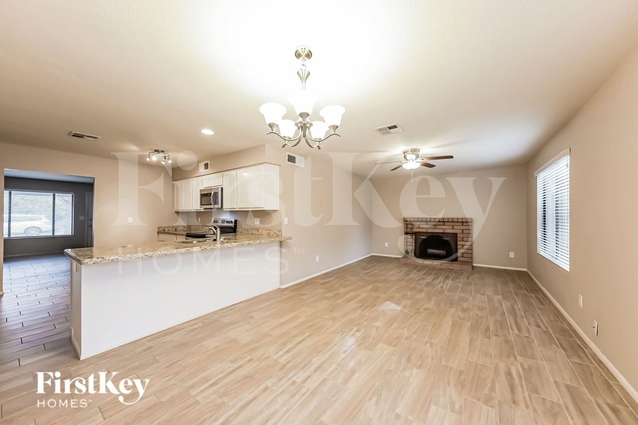 2719 E Charleston Ave - Photo 4 of 15