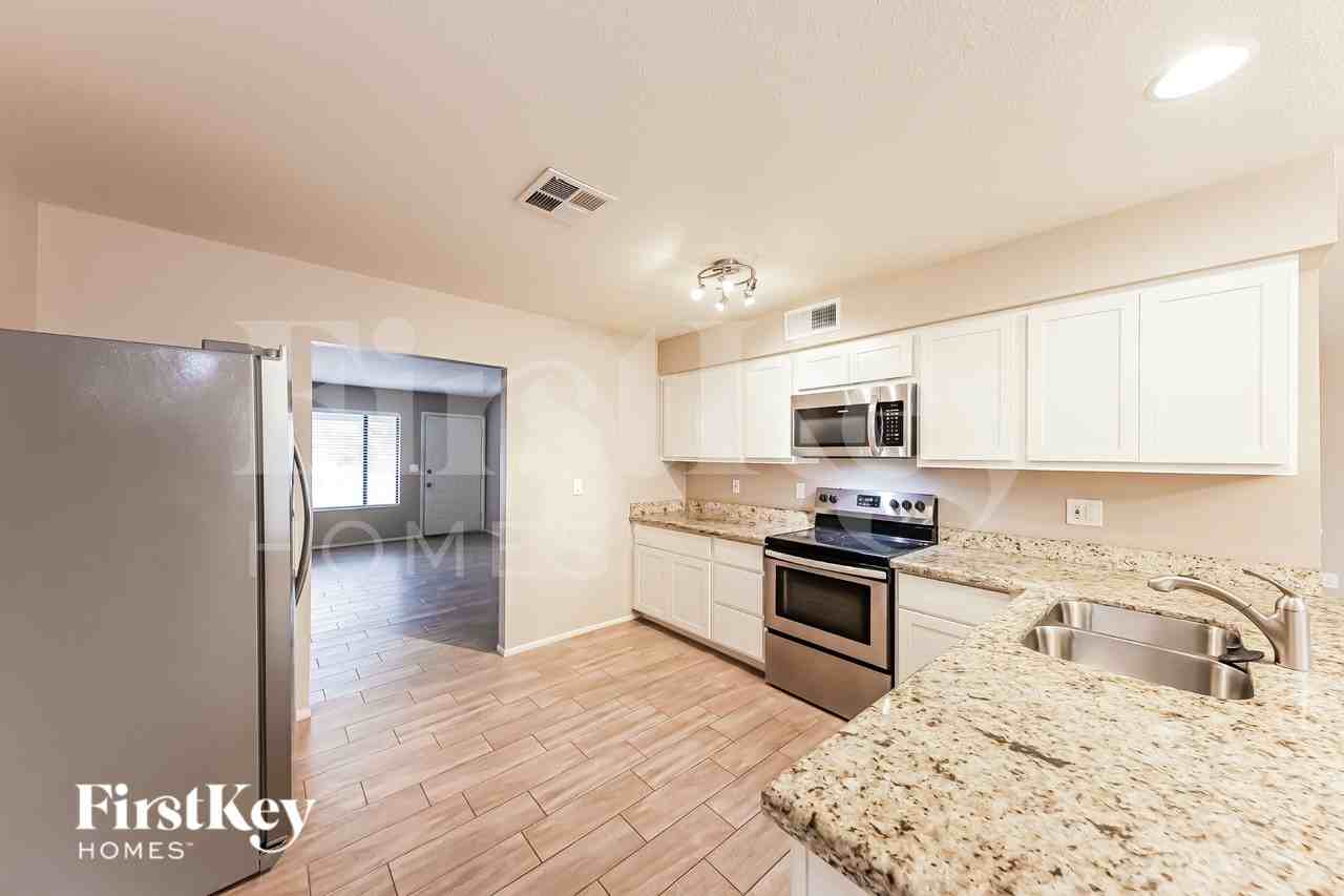 2719 E Charleston Ave - Photo 6 of 15