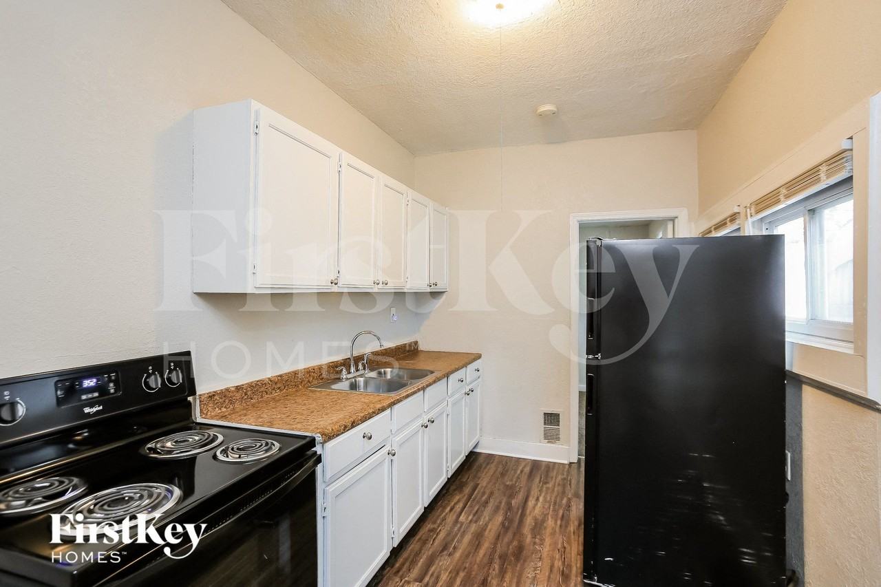 2447 Norton Ave - Photo 6 of 12