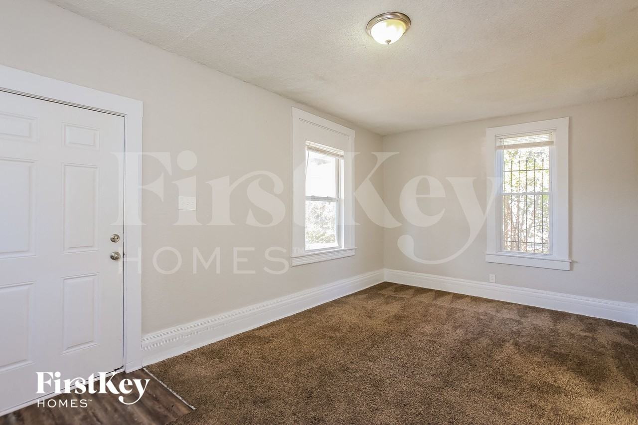 2447 Norton Ave - Photo 7 of 12