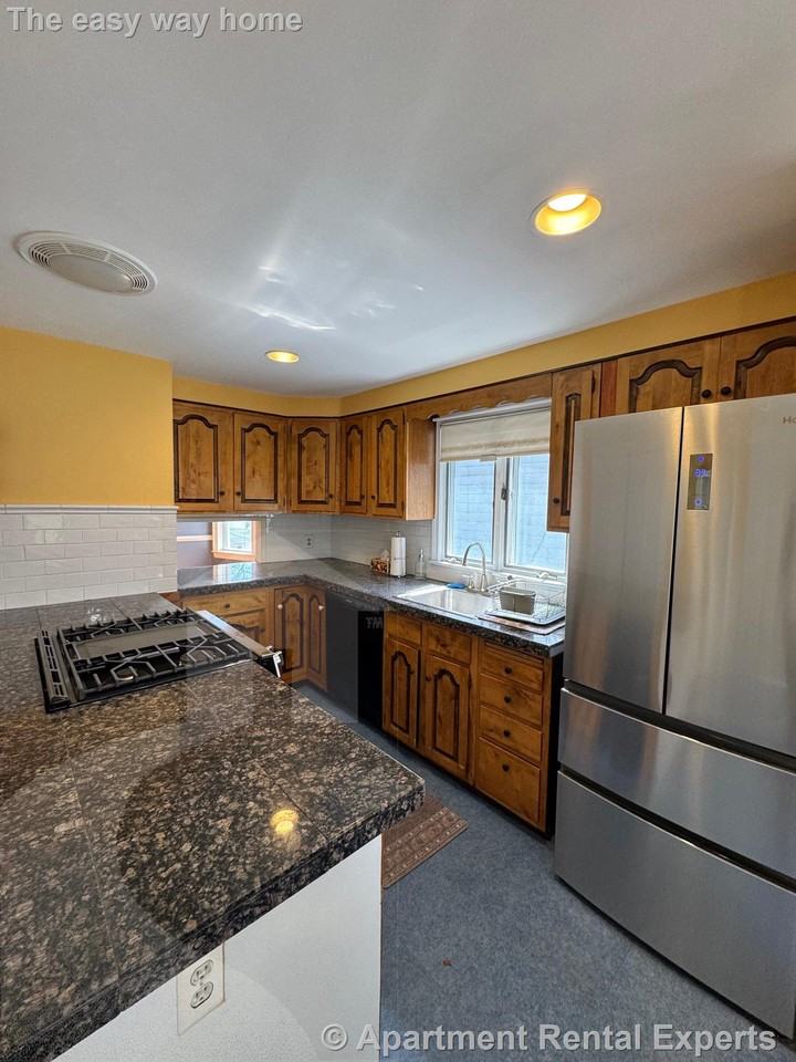 57 Clarendon Ave - Photo 7 of 29