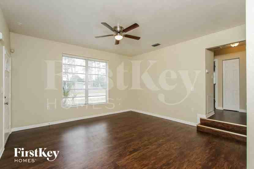 22363 Catherine Ave - Photo 2 of 15