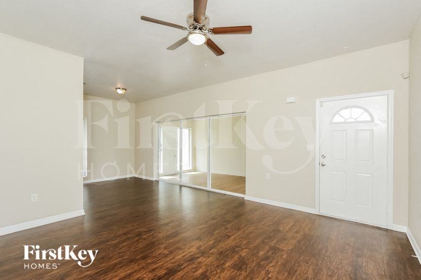 22363 Catherine Ave - Photo 3 of 15