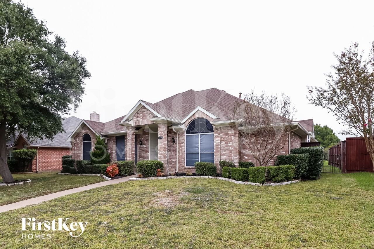 2210 Stillwater Dr - Photo 2 of 15