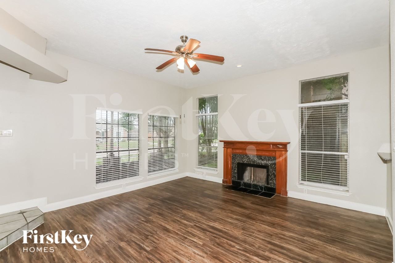 2106 Hazyknoll Ln - Photo 2 of 19