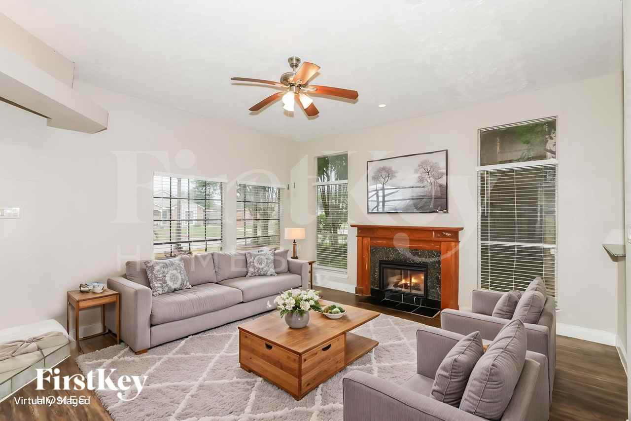 2106 Hazyknoll Ln - Photo 3 of 19