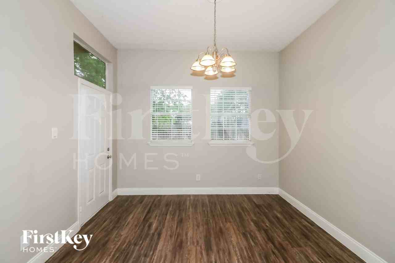 2106 Hazyknoll Ln - Photo 5 of 19