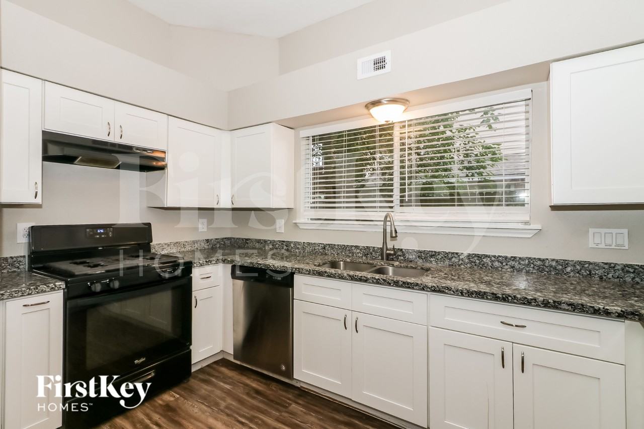 2106 Hazyknoll Ln - Photo 7 of 19