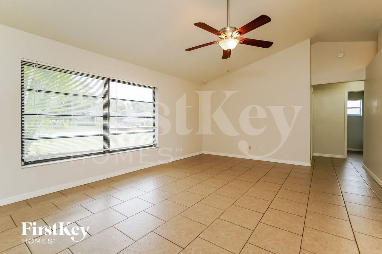 17460 Oriole Rd - Photo 2 of 15