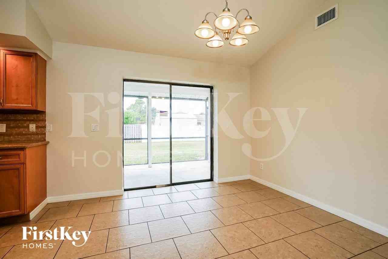 17460 Oriole Rd - Photo 5 of 15