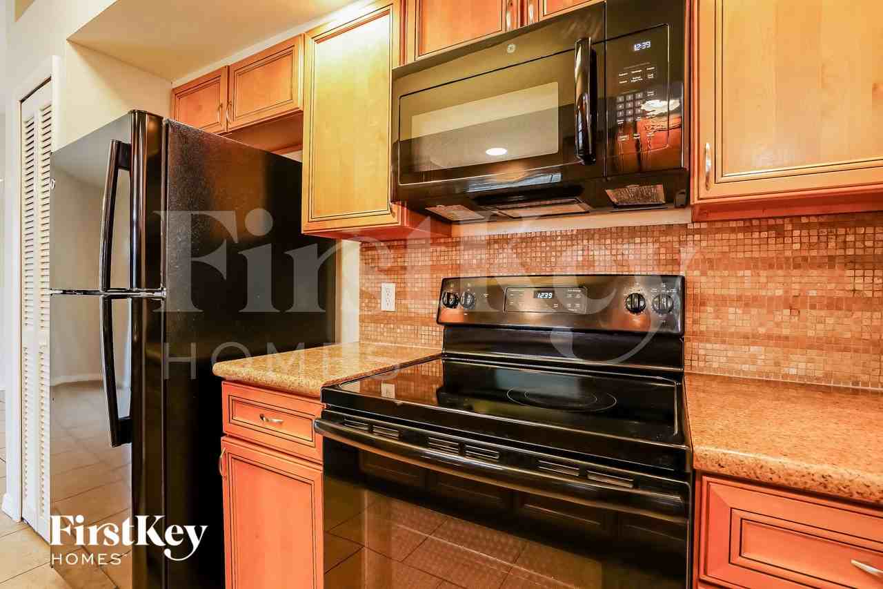 17460 Oriole Rd - Photo 7 of 15