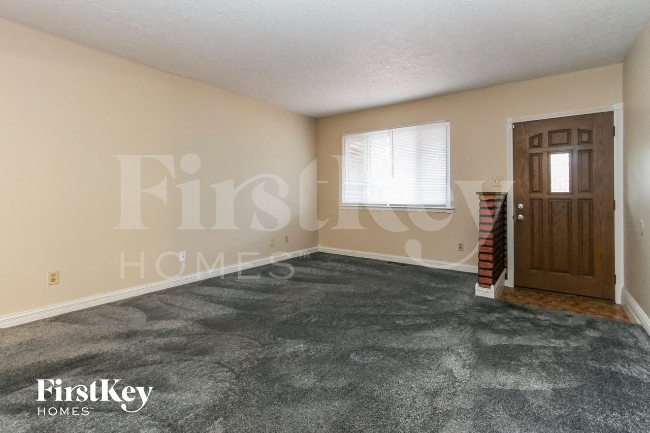 1426 Moores Mnr - Photo 2 of 15