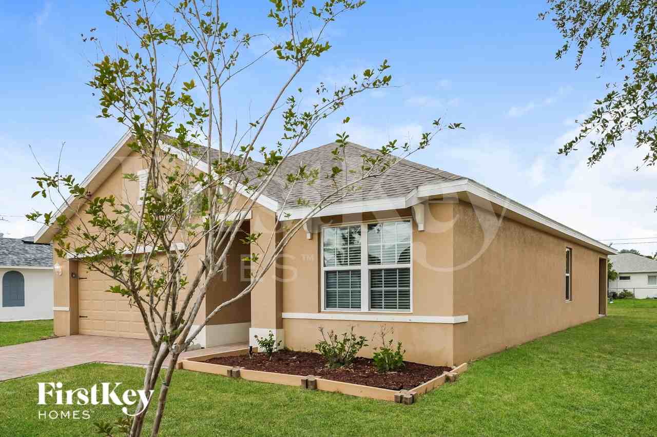 119 Se 20th St - Photo 2 of 16